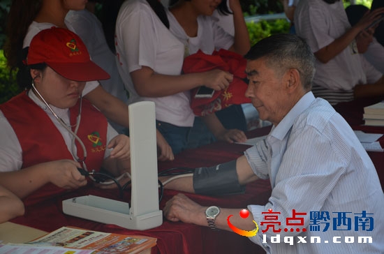 免費(fèi)測(cè)血壓.jpg