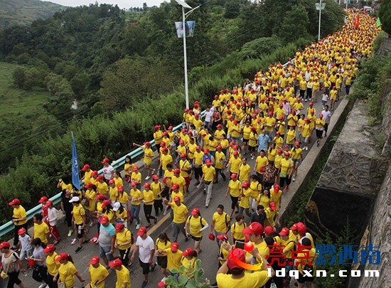 2017國(guó)際山地旅游暨興仁馬金河分會(huì)場(chǎng)萬人戶外徒步運(yùn)動(dòng)蔡家友攝影 (6).jpg
