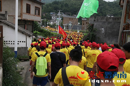2017國(guó)際山地旅游暨興仁馬金河分會(huì)場(chǎng)萬人戶外徒步運(yùn)動(dòng)蔡家友攝影 (9).jpg