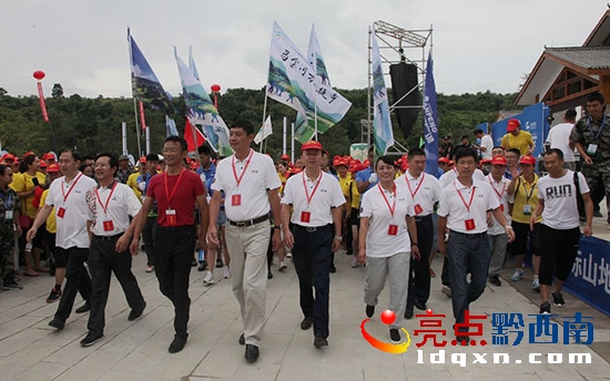 2017國(guó)際山地旅游暨興仁馬金河分會(huì)場(chǎng)萬人戶外徒步運(yùn)動(dòng)蔡家友攝影 (2).jpg