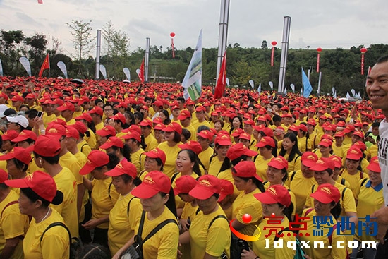2017國(guó)際山地旅游暨興仁馬金河分會(huì)場(chǎng)萬人戶外徒步運(yùn)動(dòng)蔡家友攝影 (4).jpg